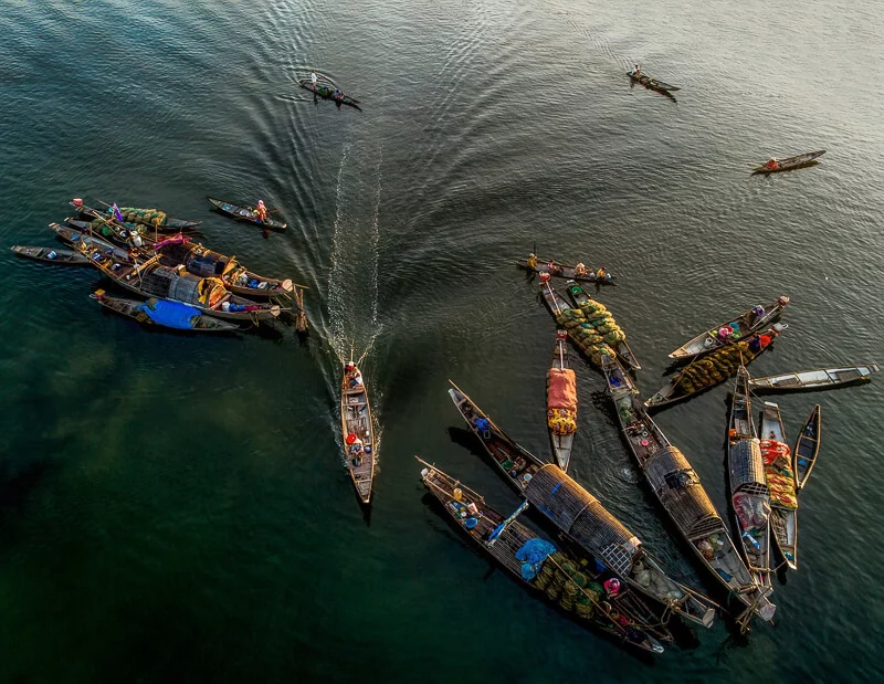 Delta Mekong: mercato ripreso dal drone