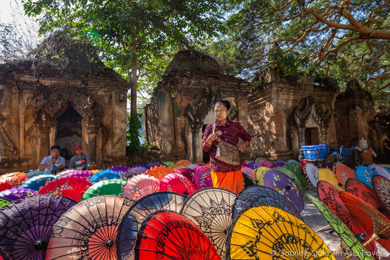 Mercato degli ombrelli di carta birmani