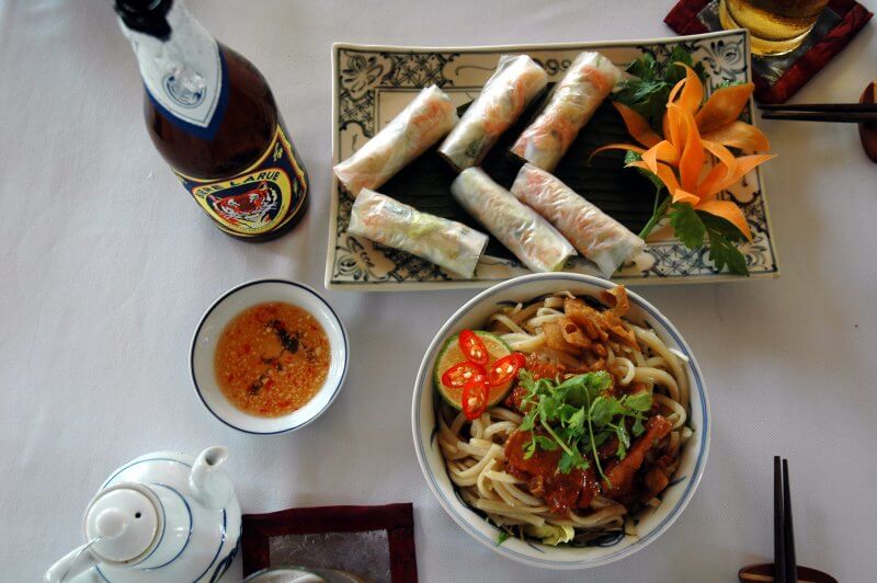 Un assaggio di cucina locale a Hoi An: Cao Lau e Spring Roll