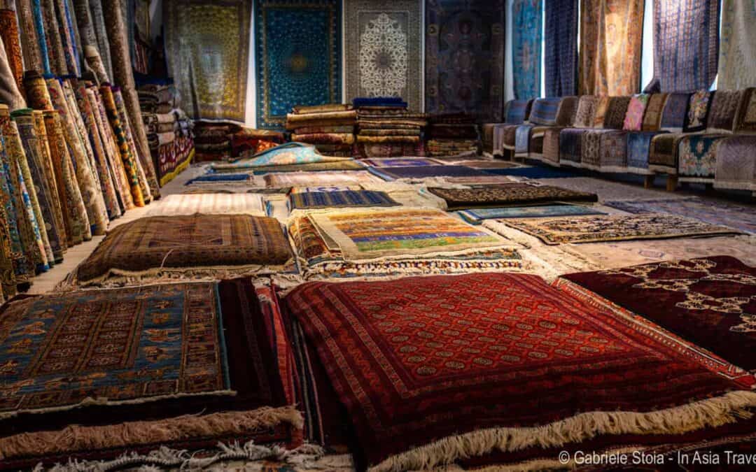 Cosa comprare in Uzbekistan: tappeti, gioielli e artigianato uzbeko