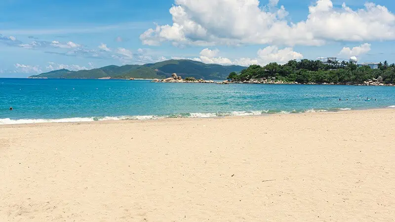 La spiaggia di Nha Trang, lungo la costa meridionale del Vietnam